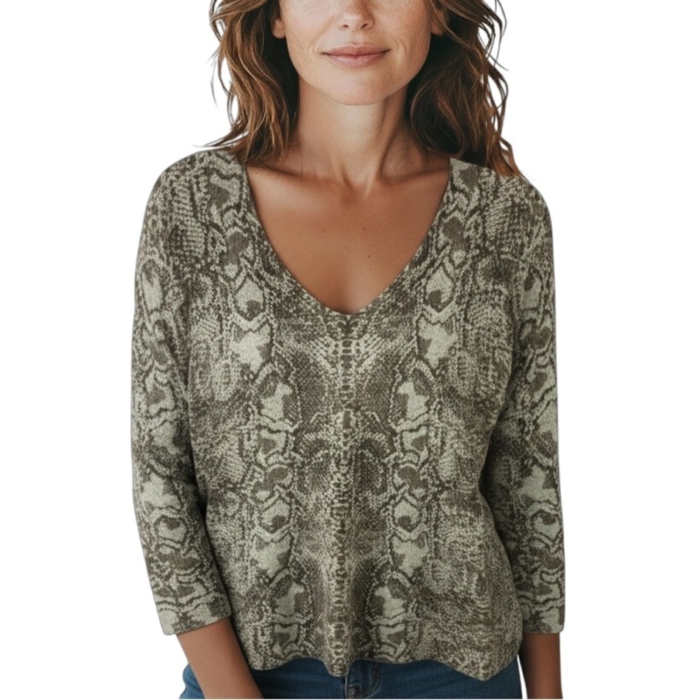 ✨3/$20✨ Paraphrase Boho Chic Animal Print V Neck Long Sleeve Sweater Medium